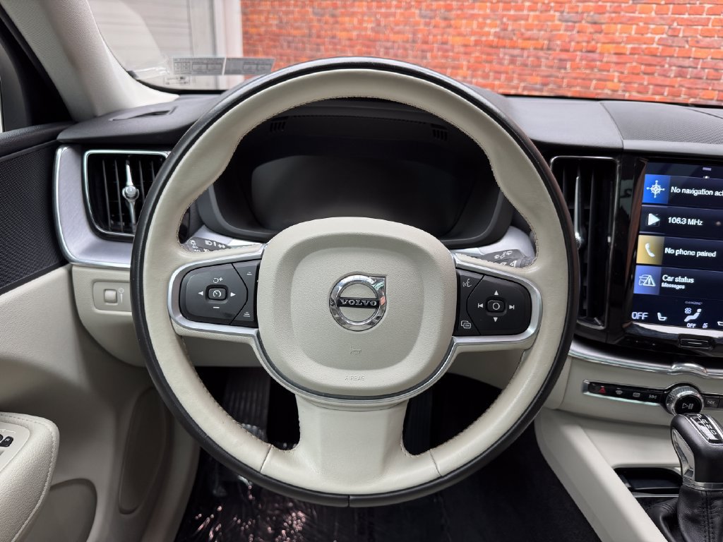Used 2020 Volvo XC60 T5 Momentum AWD/4WD image 14
