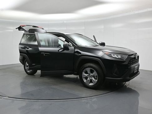 Used 2022 Toyota RAV4 LE AWD/4WD image 32