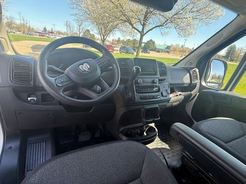 Used 2024 RAM ProMaster 2500 w/ Convenience Group FWD image 10