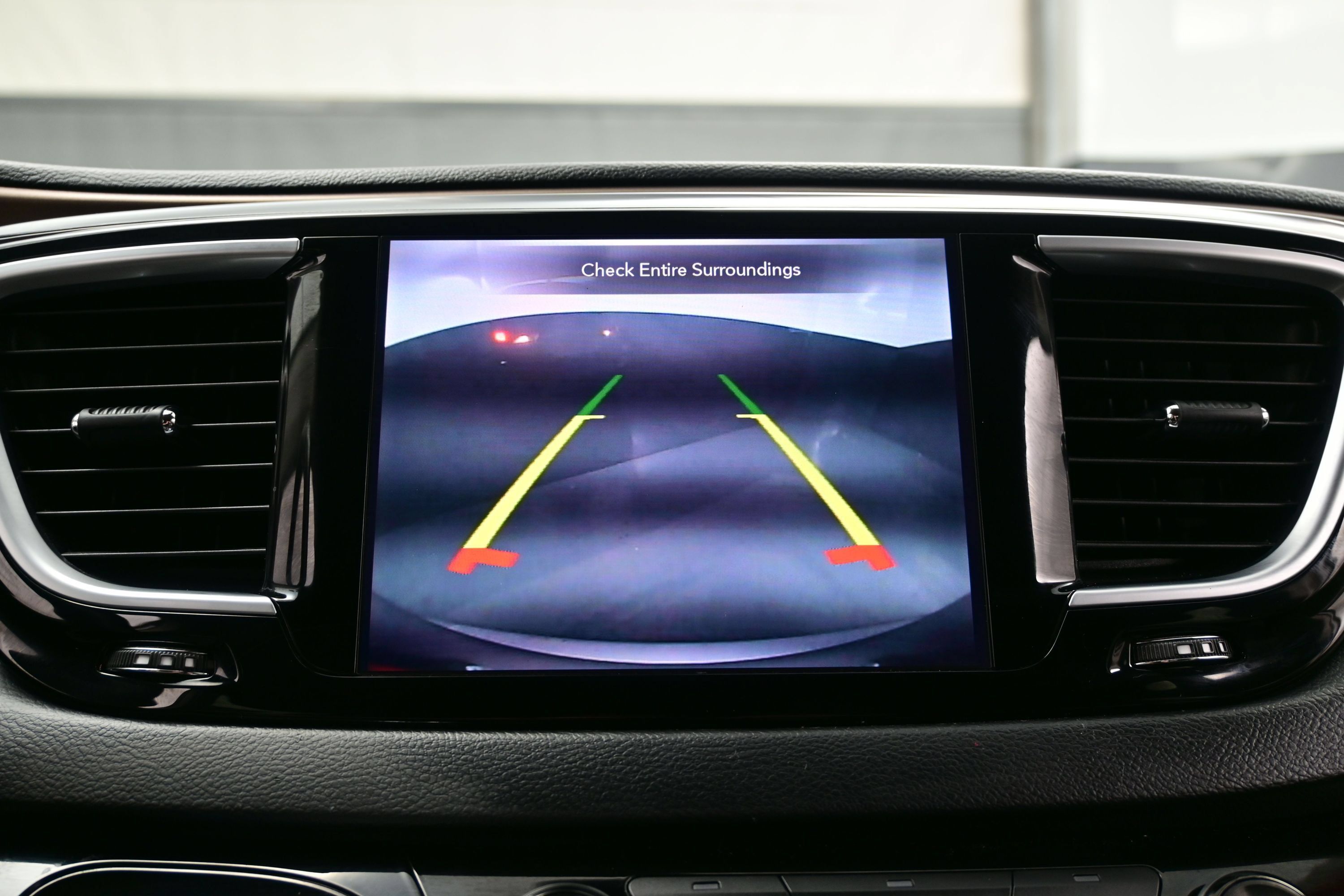 Used 2018 Chrysler Pacifica Touring-L Plus FWD image 19