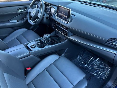 Used 2024 Nissan Rogue SV w/ SV Premium Package image 15