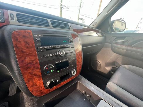 Used 2009 Chevrolet Suburban LT image 14