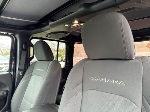 Used 2022 Jeep Wrangler Unlimited Sahara AWD/4WD image 12