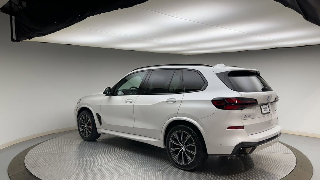 Used 2024 BMW X5 xDrive40i w/ M Sport Package AWD/4WD image 4
