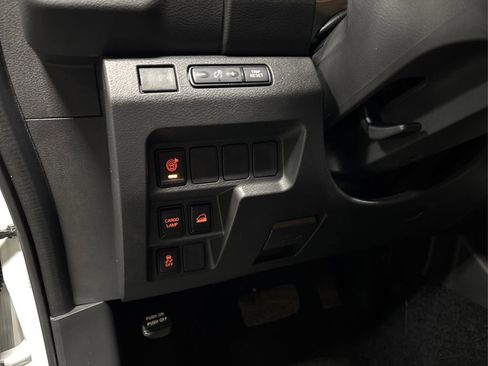 Used 2025 Nissan Frontier SV image 34