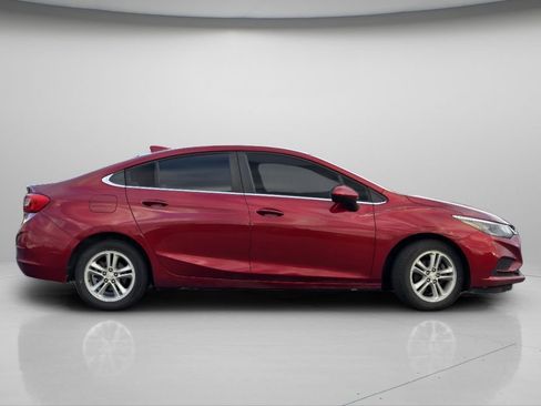 Used 2018 Chevrolet Cruze LT image 11