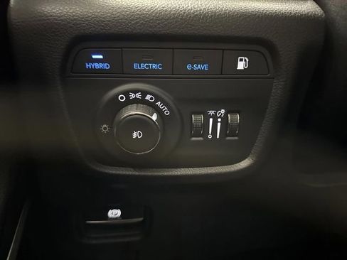 Used 2023 Jeep Grand Cherokee 4WD 4xe w/ Luxury Tech Group II image 27