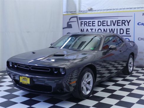 Used 2023 Dodge Challenger SXT image 5