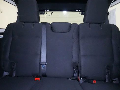 Used 2019 Jeep Wrangler Unlimited Sport image 17