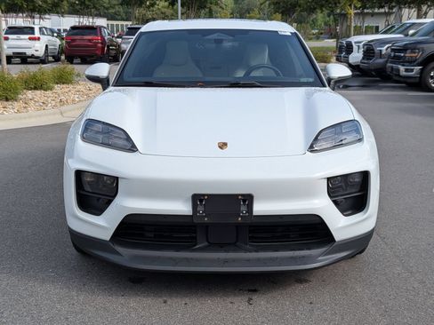 Used 2025 Porsche Macan 4 Electric AWD/4WD image 8