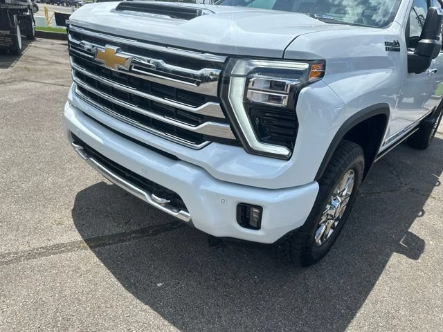 New 2026 Chevrolet Silverado 2500 High Country w/ High Country Premium Package AWD/4WD image 9