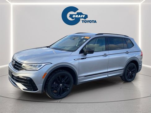 Used 2022 Volkswagen Tiguan SE R-Line image 10