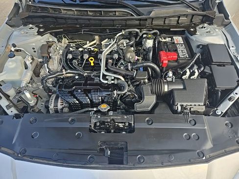 Used 2024 Nissan Altima 2.5 SV image 13