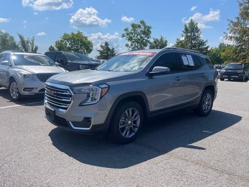 Used 2023 GMC Terrain SLT AWD/4WD image 3