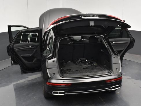 Used 2020 Audi Q5 e Prestige w/ Prestige Package AWD/4WD image 7