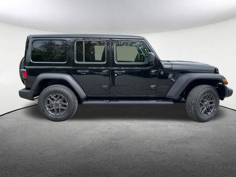 Used 2025 Jeep Wrangler Unlimited Sport AWD/4WD image 14