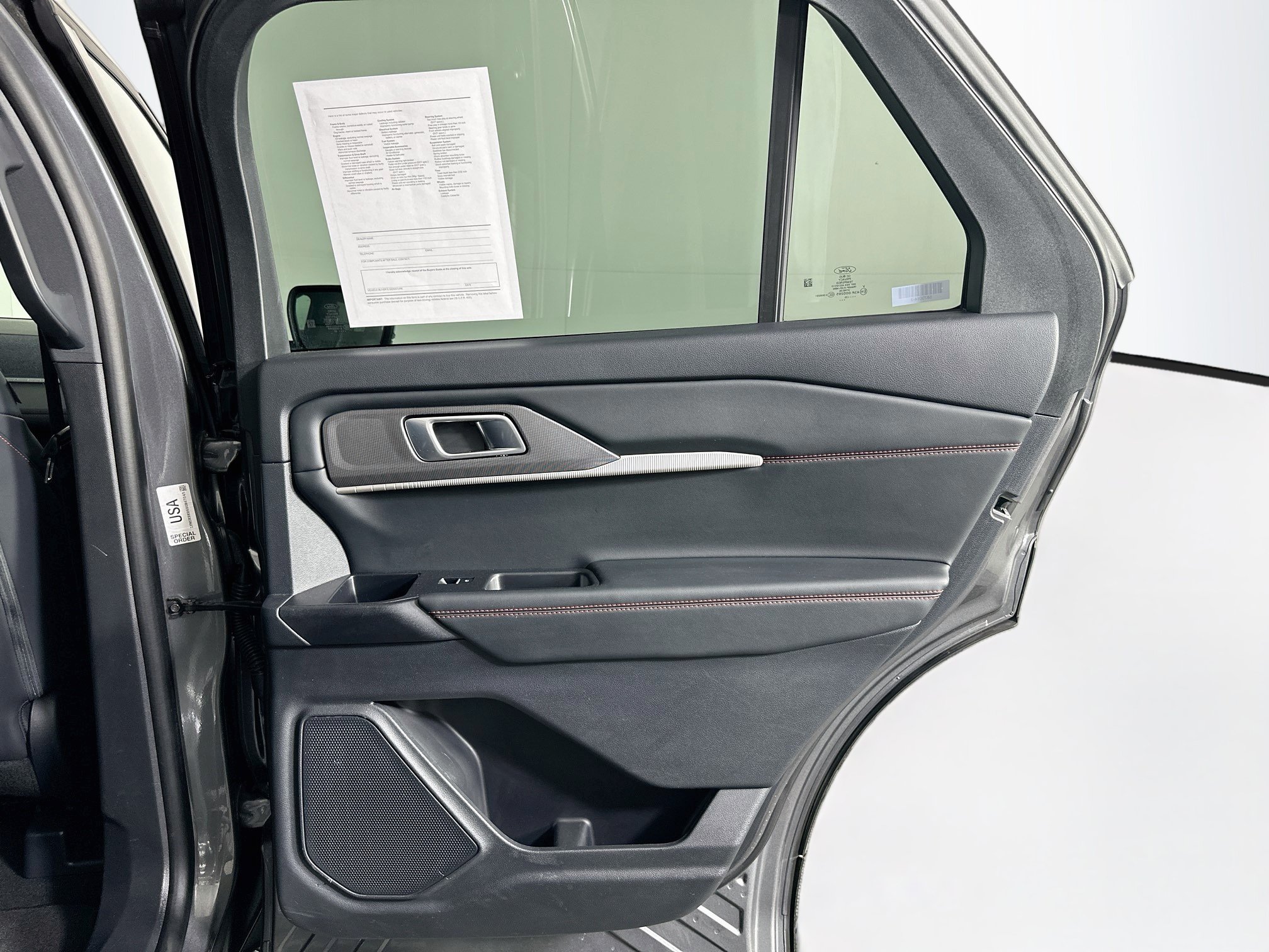 Used 2025 Ford Explorer ST-Line w/ ST-Line Street Pack AWD/4WD image 33
