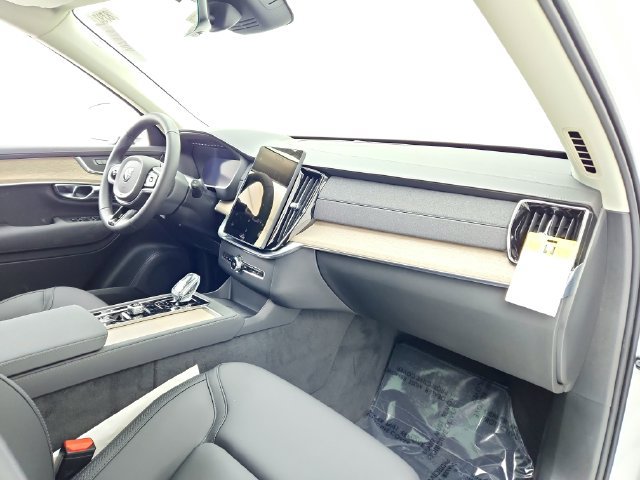 New 2025 Volvo XC90 B6 Core w/ Climate Package AWD/4WD image 17