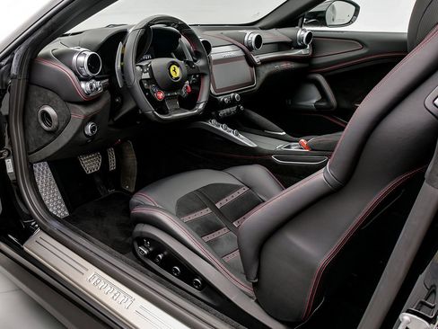 Certified 2020 Ferrari GTC4Lusso T image 9