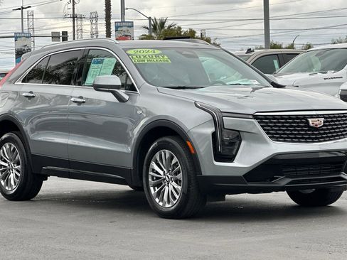 Used 2024 Cadillac XT4 Premium Luxury image 2