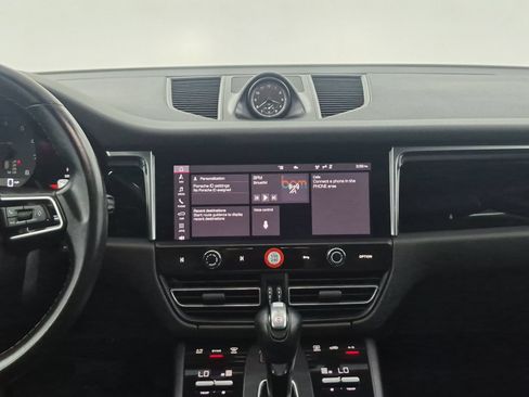 Certified 2022 Porsche Macan AWD/4WD image 16