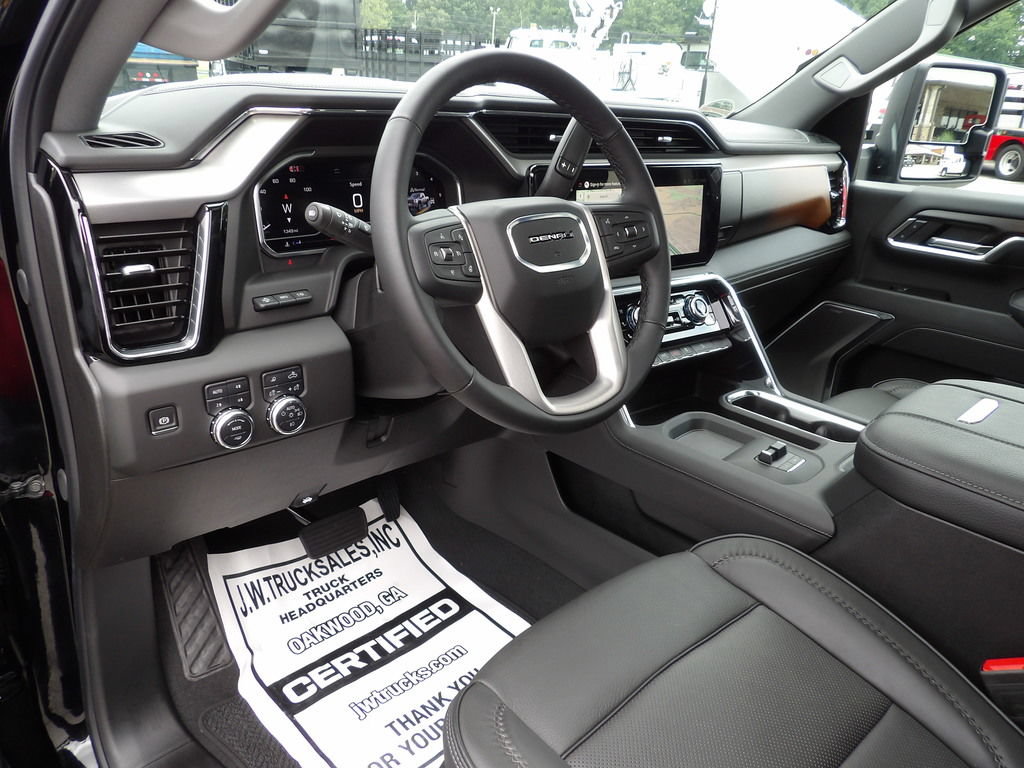 Used 2025 GMC Sierra 3500 Denali w/ Denali Reserve Package AWD/4WD image 17