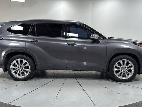 Used 2023 Toyota Highlander Limited image 6