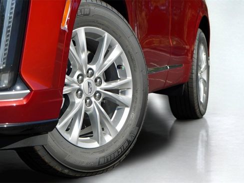 New 2025 Cadillac XT6 Luxury image 3