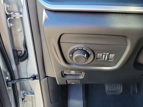 New 2025 Jeep Grand Cherokee Laredo w/ Luxury Tech Group I image 21