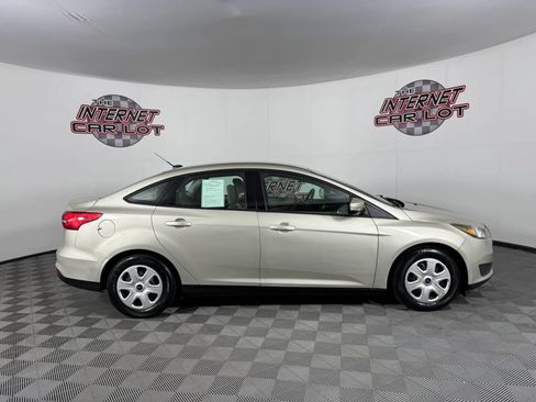 Used 2017 Ford Focus SE FWD image 8
