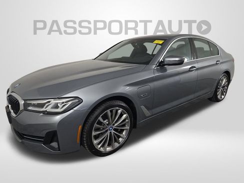 Used 2023 BMW 530e xDrive w/ Premium Package image 11