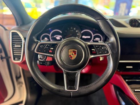 Used 2023 Porsche Cayenne AWD/4WD image 25