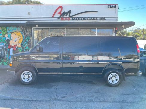 Used 2015 Chevrolet Express 2500 RWD image 8