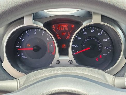 Used 2015 Nissan Juke S FWD image 25