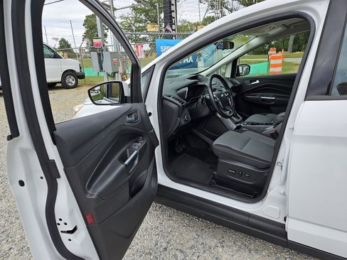 Used 2017 Ford C-MAX SE image 9