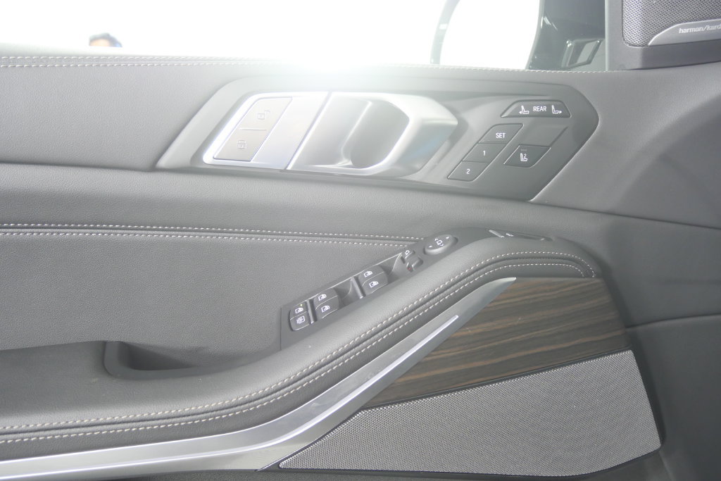 Certified 2027 BMW X7 xDrive40i AWD/4WD image 9