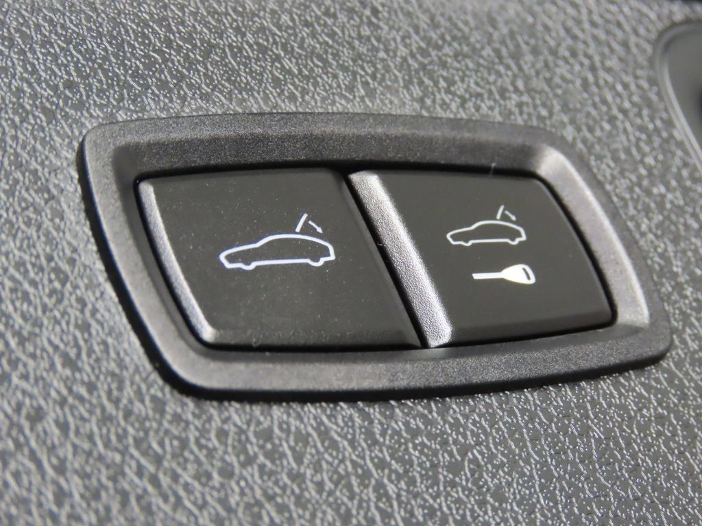 Certified 2026 Porsche Macan AWD/4WD image 49