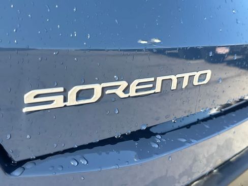 Used 2025 Kia Sorento S FWD image 7
