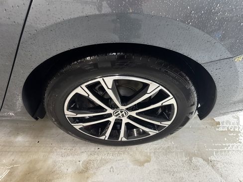 Used 2025 Volkswagen Jetta Sport image 12