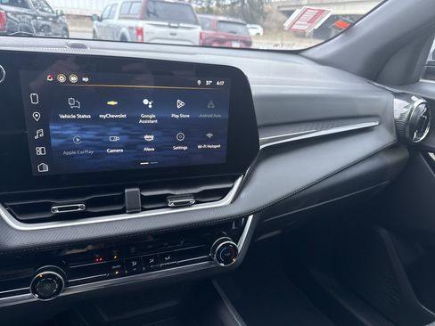 Used 2025 Chevrolet Equinox LT image 23