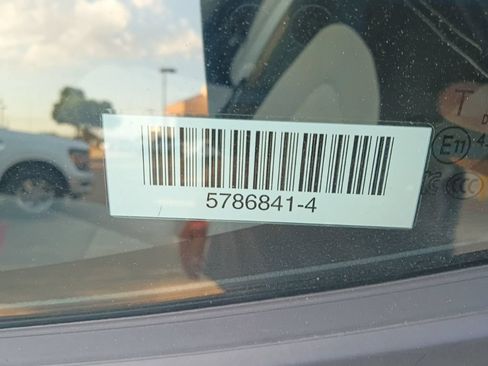 Used 2025 Hyundai Venue SEL FWD image 9