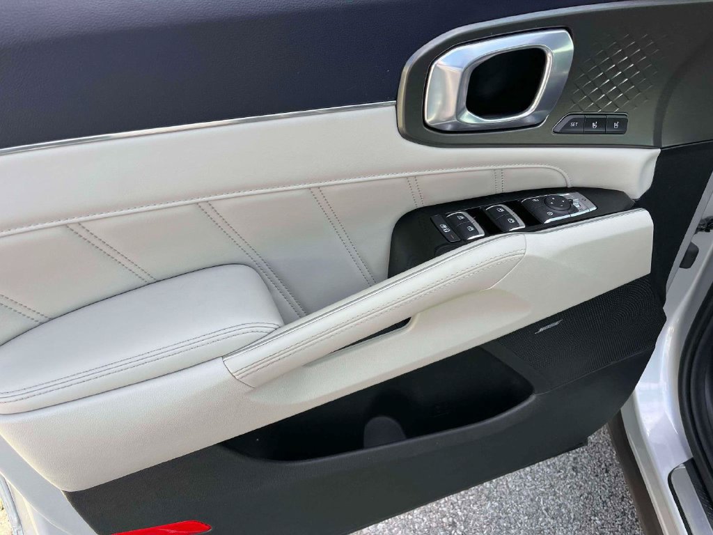 Used 2023 Kia Sorento SX Prestige w/ Panoramic Sunroof Package AWD/4WD image 14