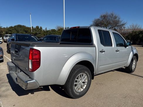 Used 2015 Nissan Frontier SV image 3