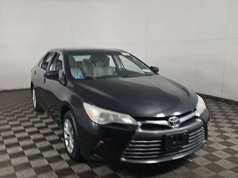 Used 2017 Toyota Camry LE FWD image 1