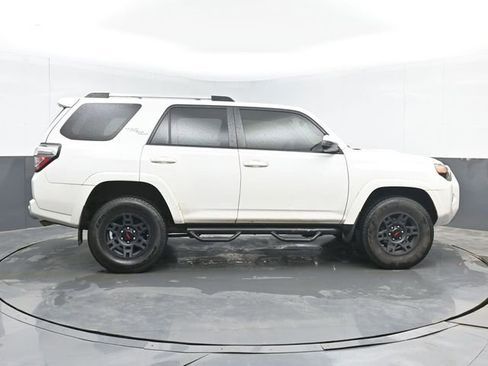 Used 2018 Toyota 4Runner TRD Off-Road AWD/4WD image 15