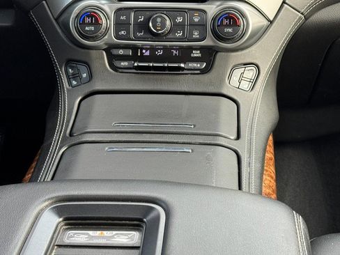 Used 2019 Chevrolet Suburban Premier image 16