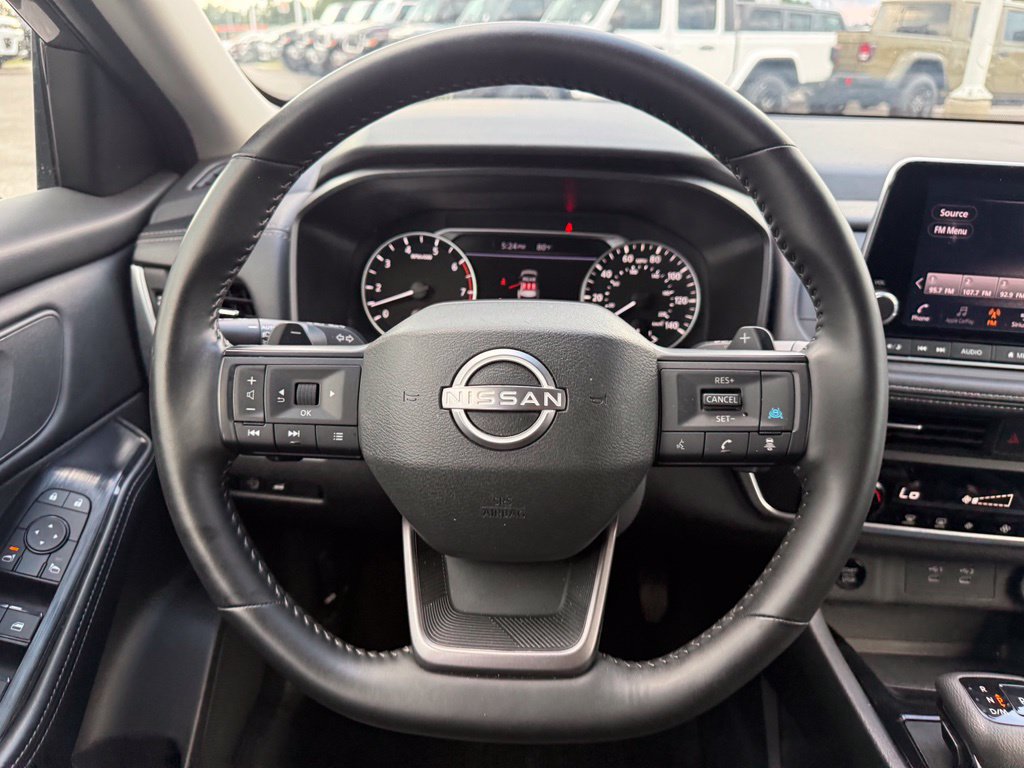 Used 2025 Nissan Rogue SV AWD/4WD image 9