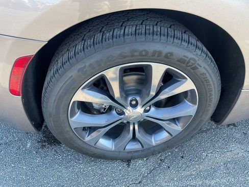 Used 2017 Chrysler Pacifica Limited image 10