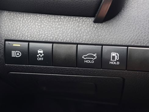 Used 2019 Toyota Camry LE FWD image 14
