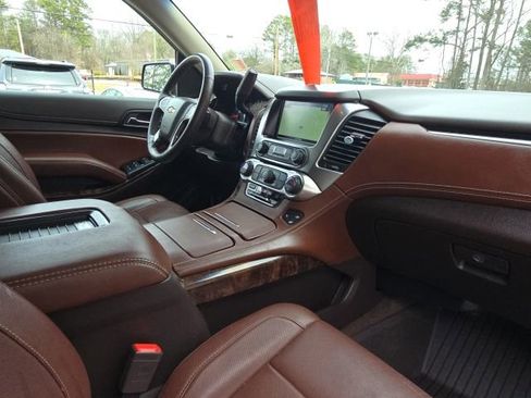 Used 2017 Chevrolet Suburban Premier image 23